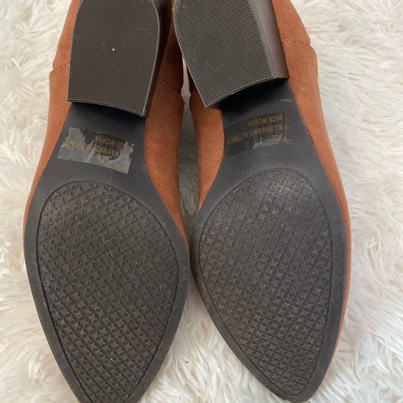 Brown Suede-like Elf Heels Boots Size 7 - Picture 7 of 8